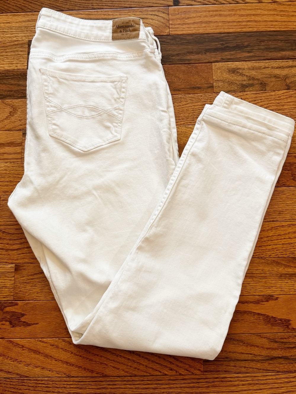 Abercrombie & Fitch Women's White Skinny Jeans - Sleek Fit